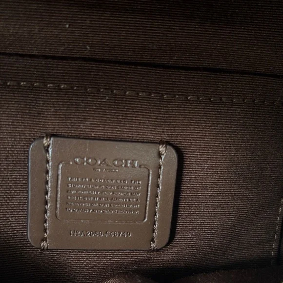 Coach Monogram Crossbody/Fanny pack or waist bag, adjustable strap. New With Tag - Picture 10 of 17